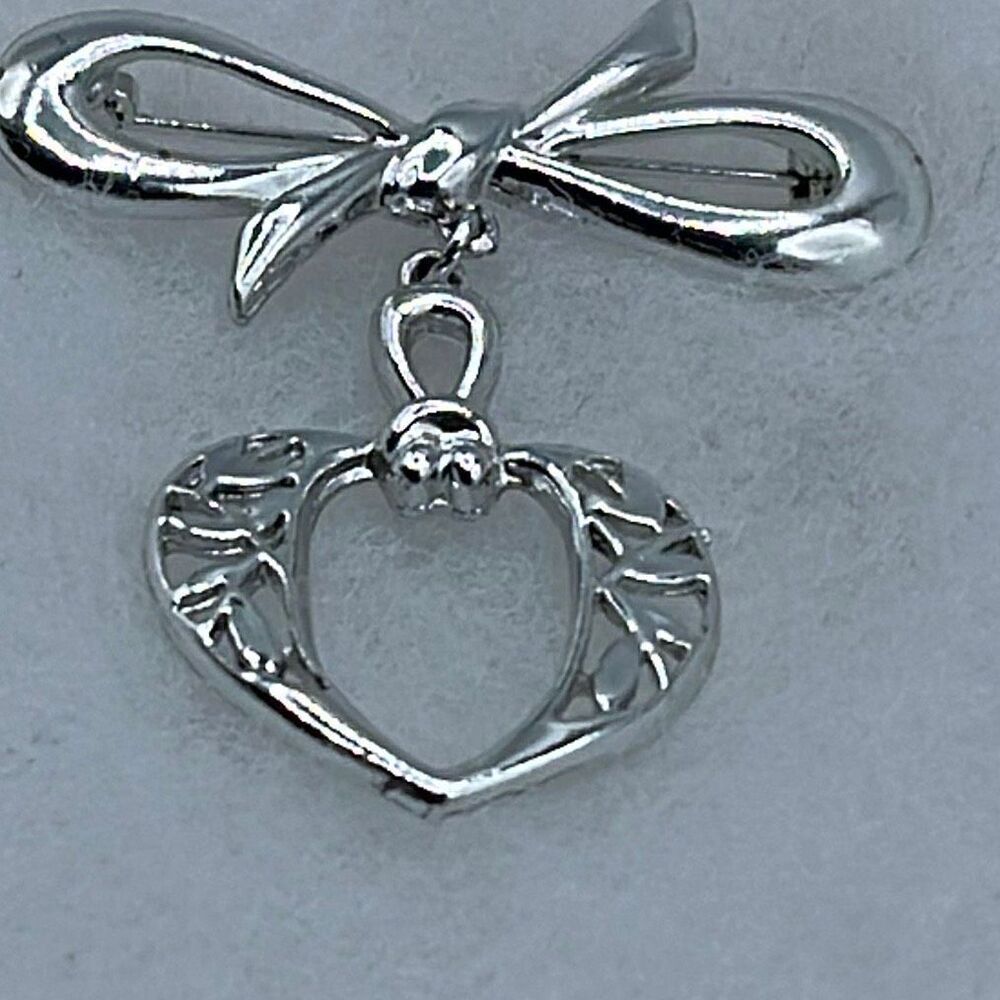 Vintage stylized bow and dangle heart brooch
